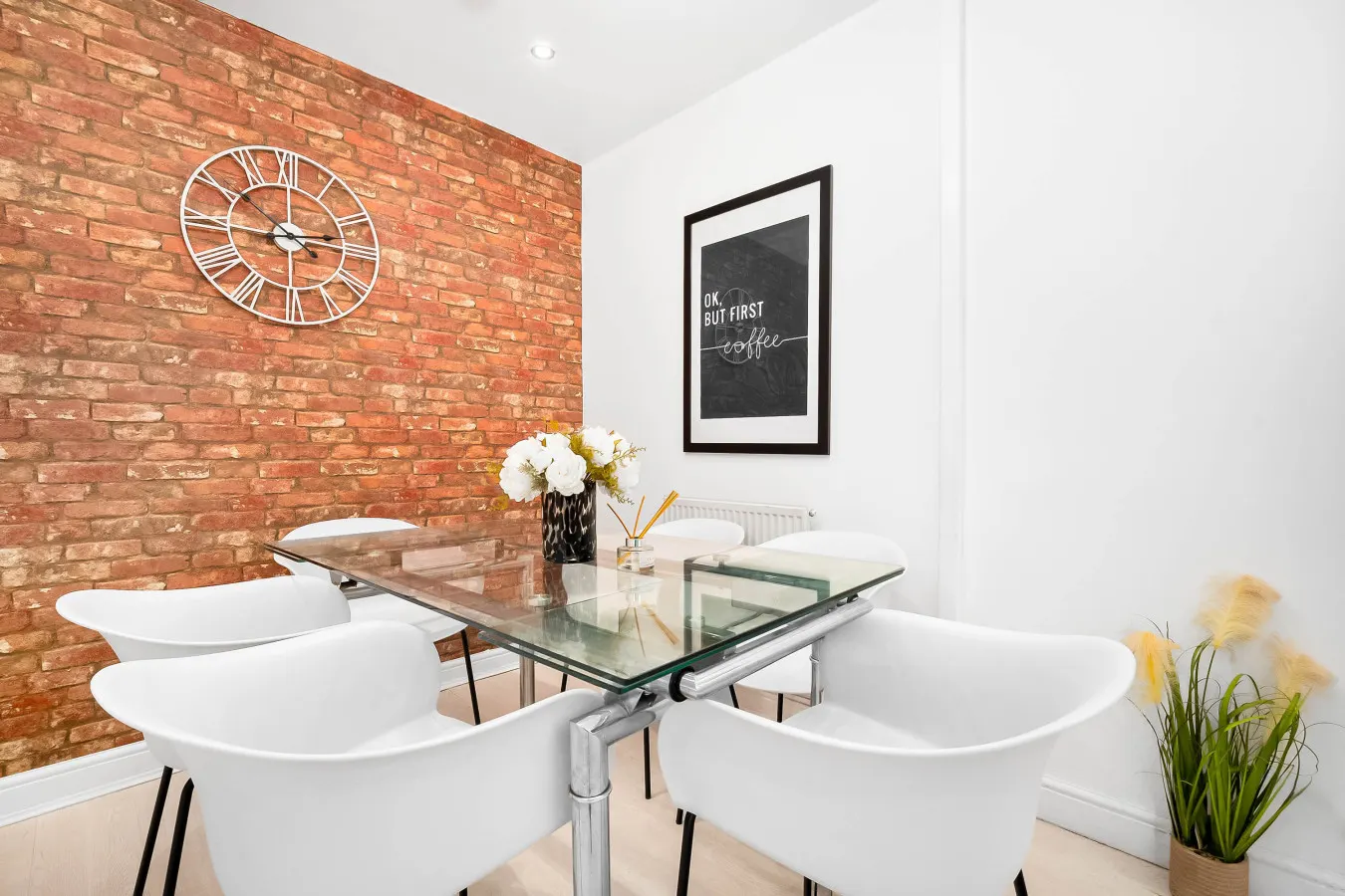 Stylish Three Bedroom House - Sleeps 6 - Garden - Parking — photo 4