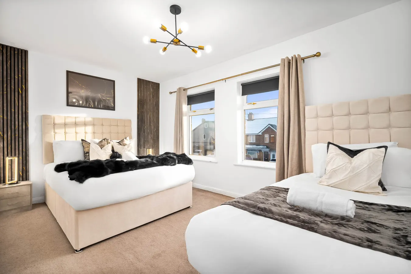 Stylish Three Bedroom House - Sleeps 6 - Garden - Parking 6