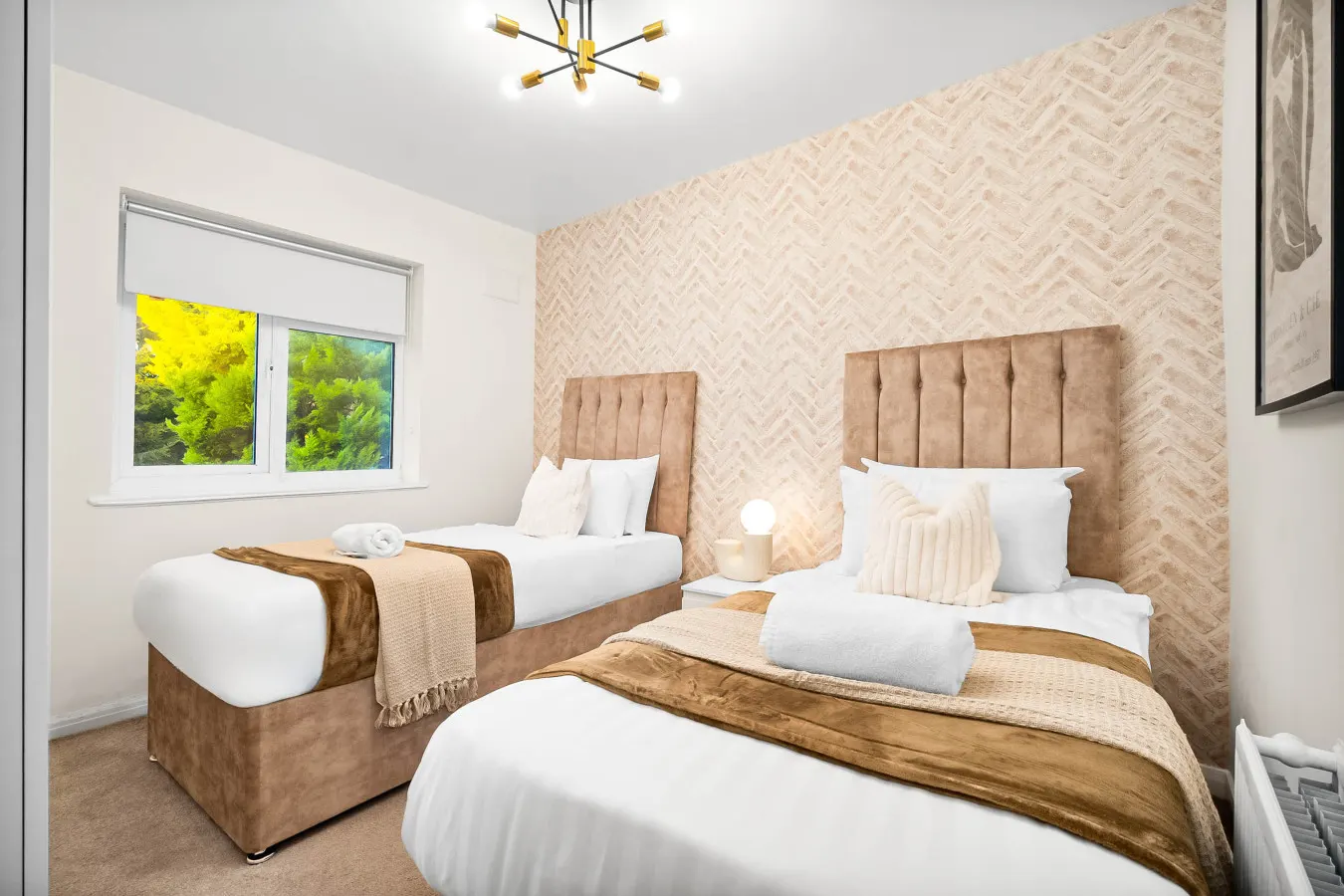 Stylish Three Bedroom House - Sleeps 6 - Garden - Parking 8