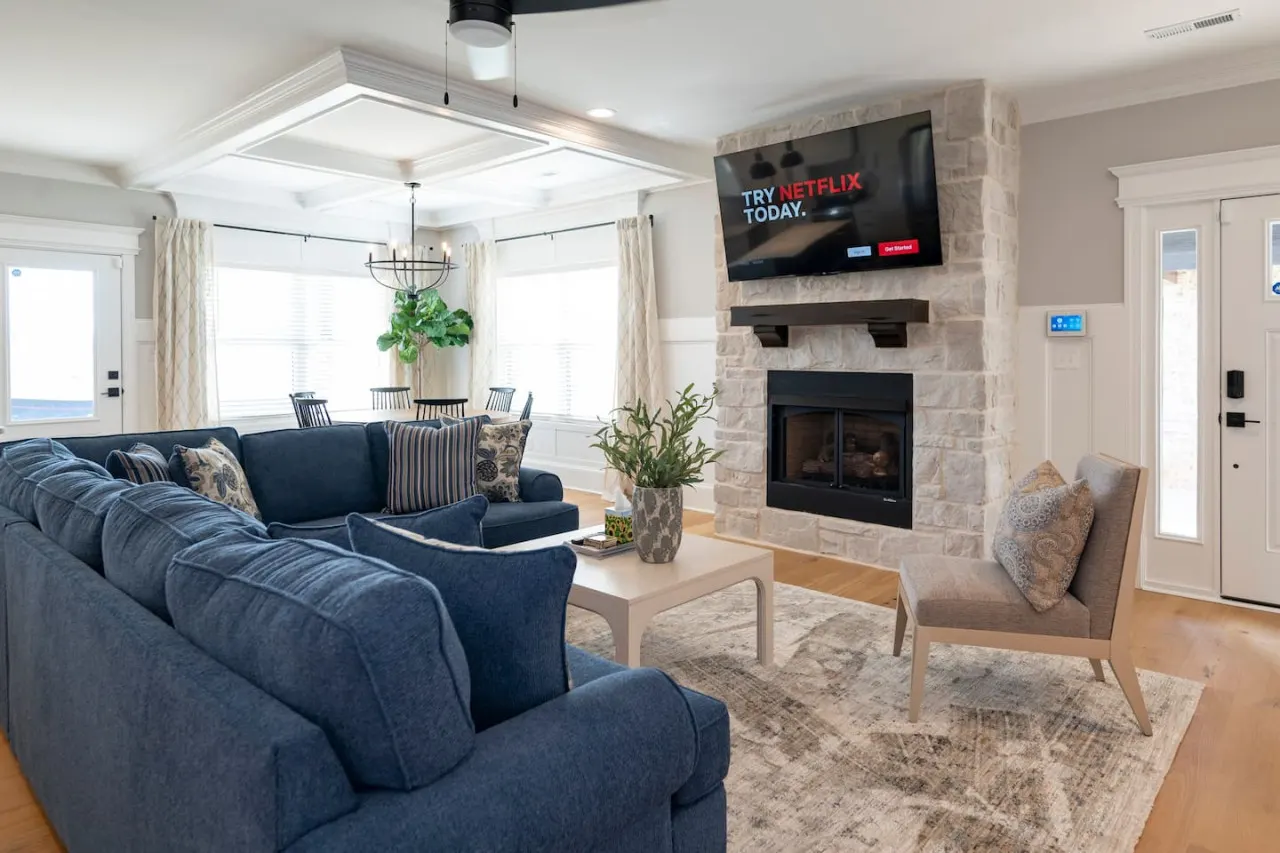 Modern 4BR Oasis - Main Level Master + 2 King Beds 10