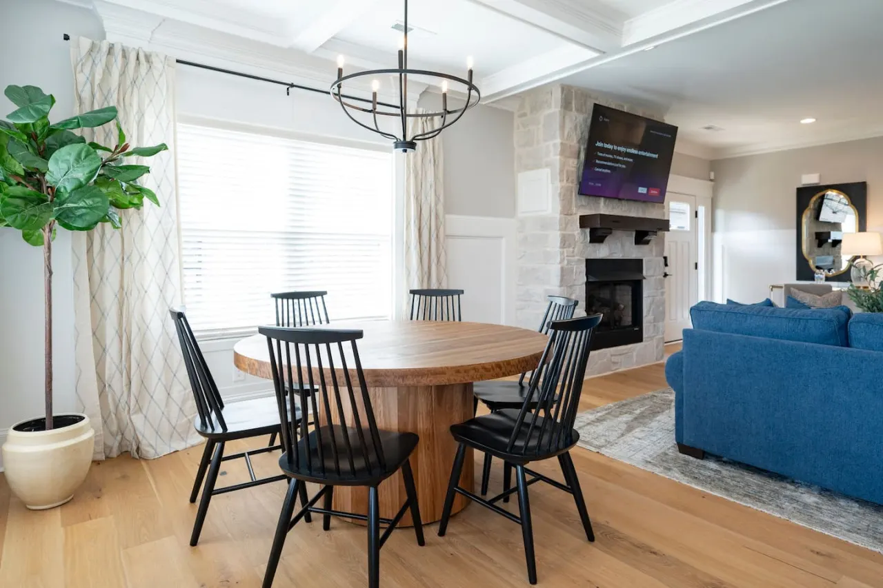 Modern 4BR Oasis - Main Level Master + 2 King Beds 13