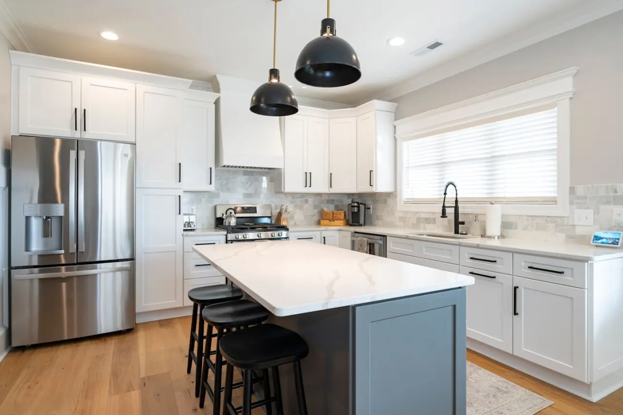 Modern 4BR Oasis - Main Level Master + 2 King Beds 15
