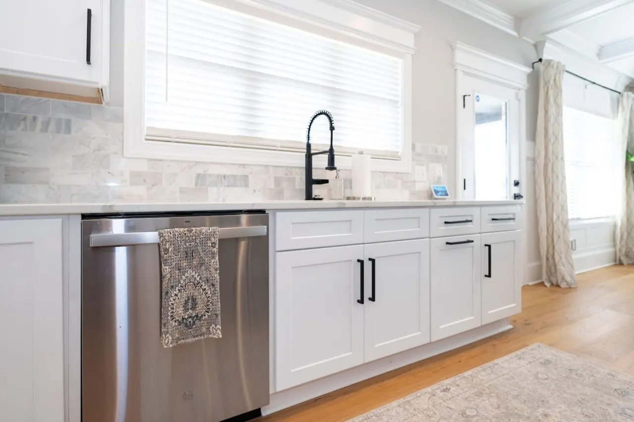 Modern 4BR Oasis - Main Level Master + 2 King Beds 17