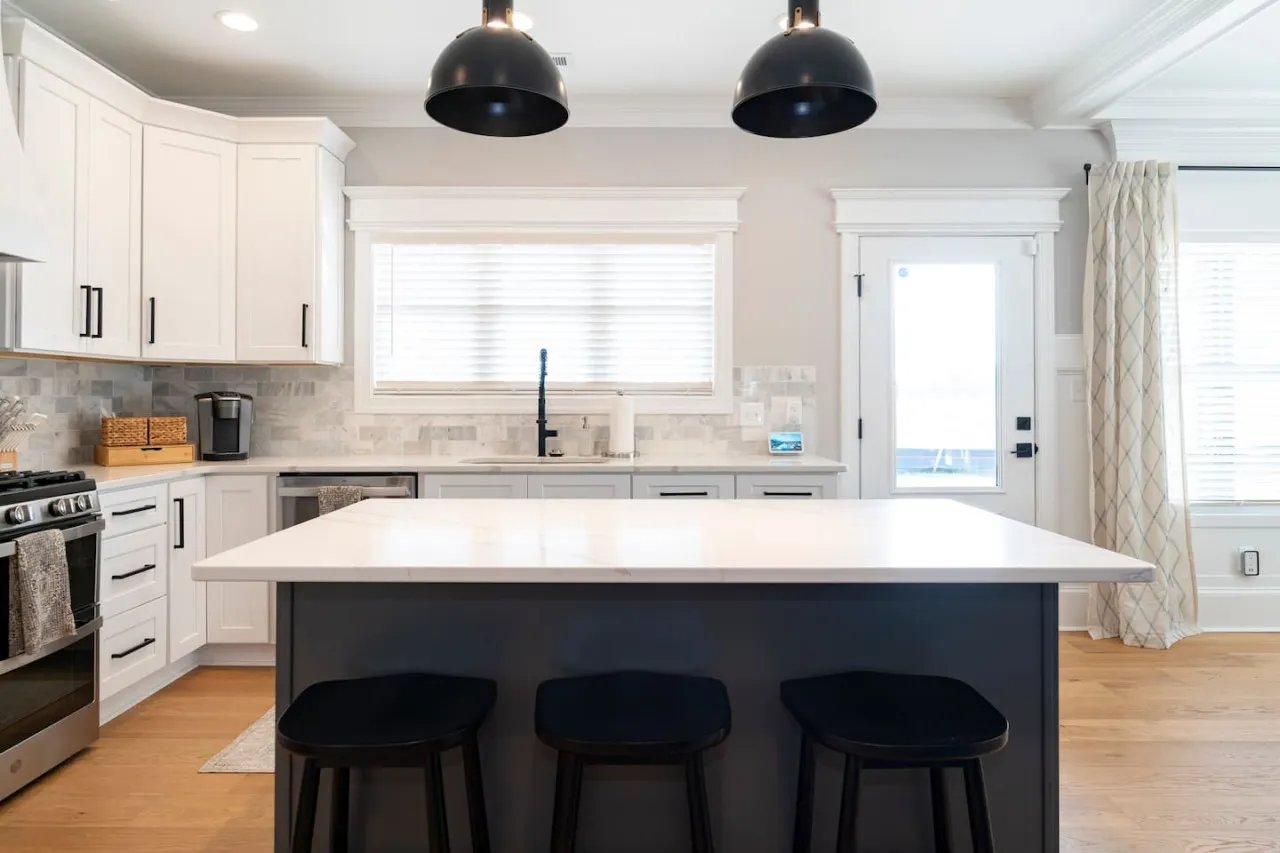 Modern 4BR Oasis - Main Level Master + 2 King Beds 18