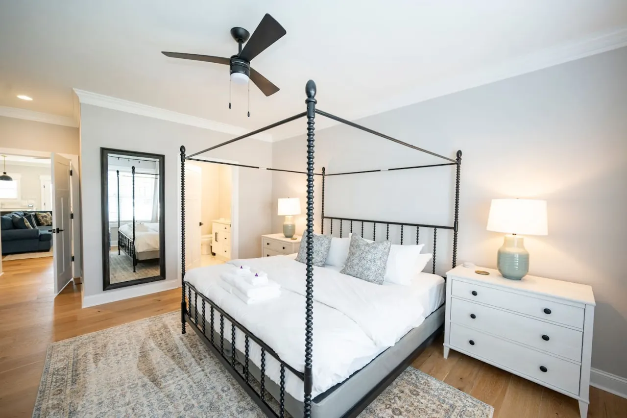 Modern 4BR Oasis - Main Level Master + 2 King Beds 4