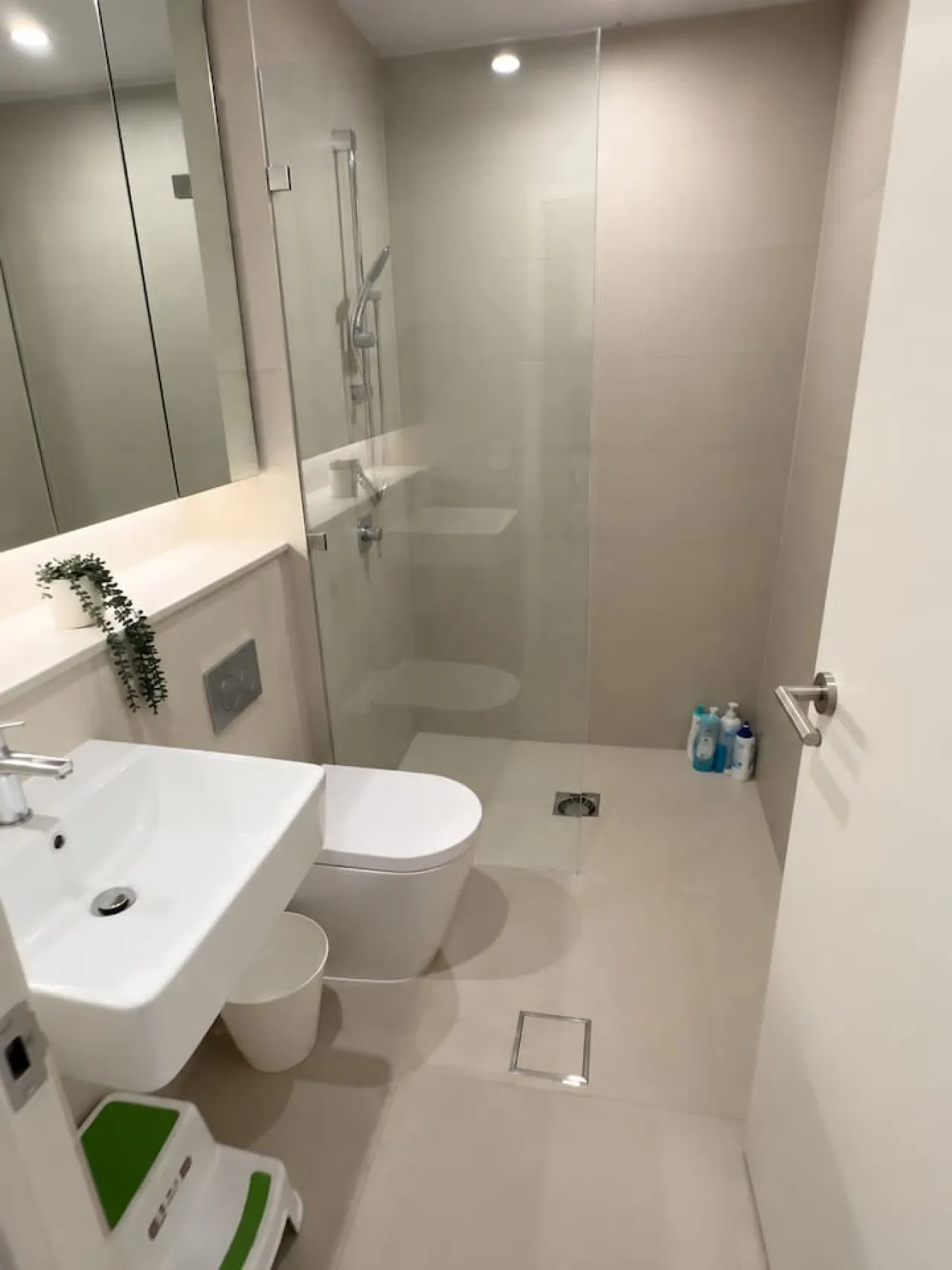 Modern 2BR APT with City Views in Macquarie Park 7