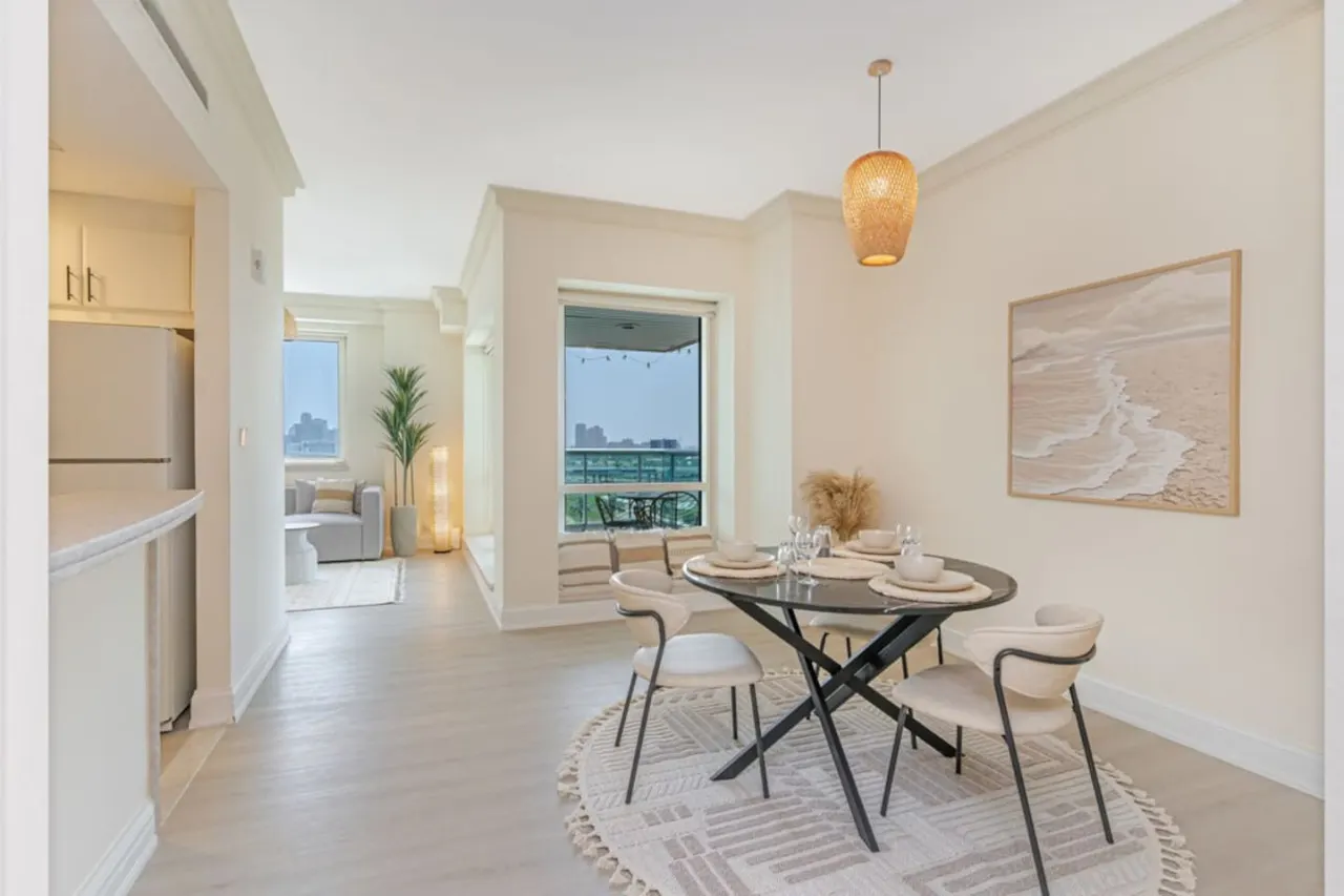 2BR Dubai Marina Apt Walk to Metro, Pool & Gym 10