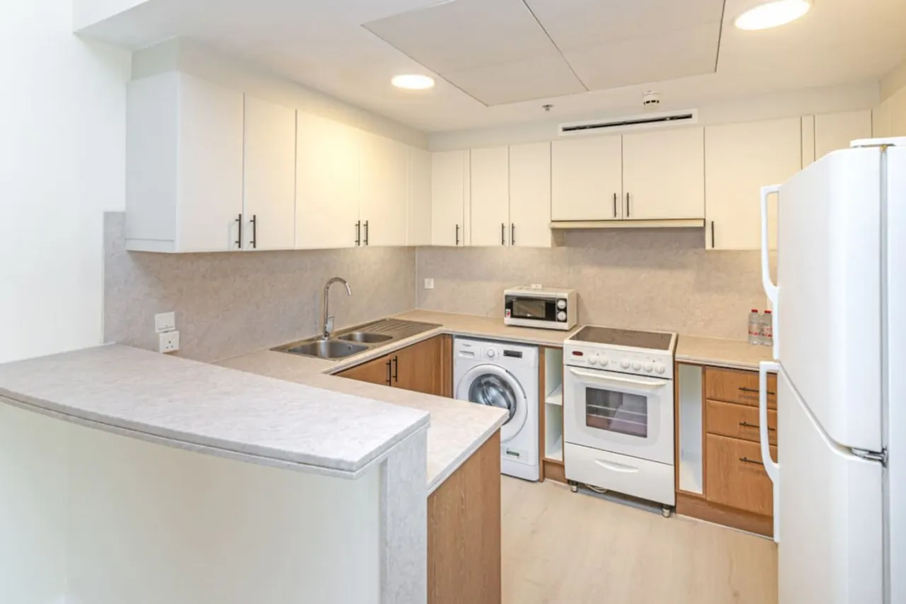 2BR Dubai Marina Apt Walk to Metro, Pool & Gym 19