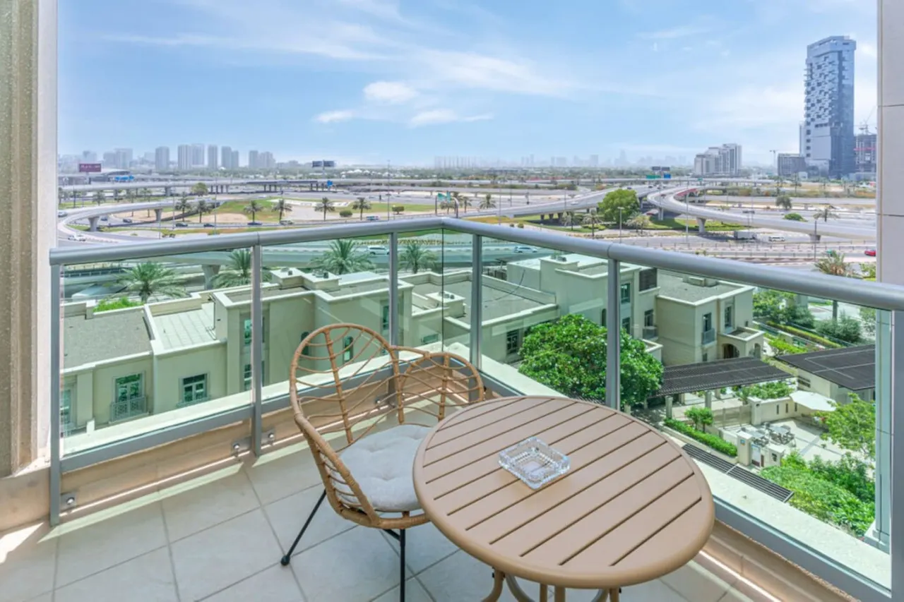 2BR Dubai Marina Apt Walk to Metro, Pool & Gym 6