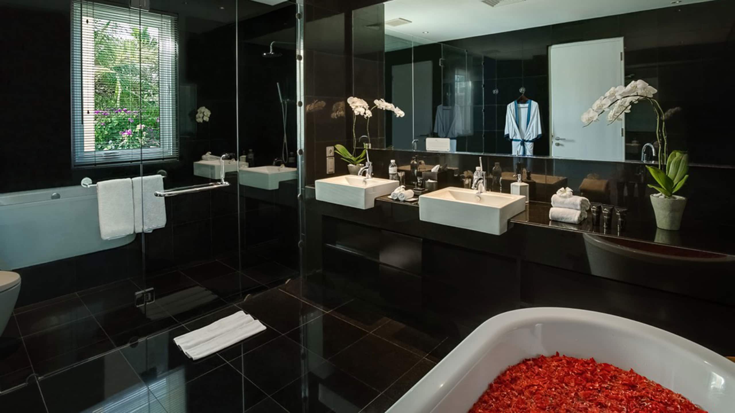 5BR Resort Villa w / Jacuzzi & Pool 17