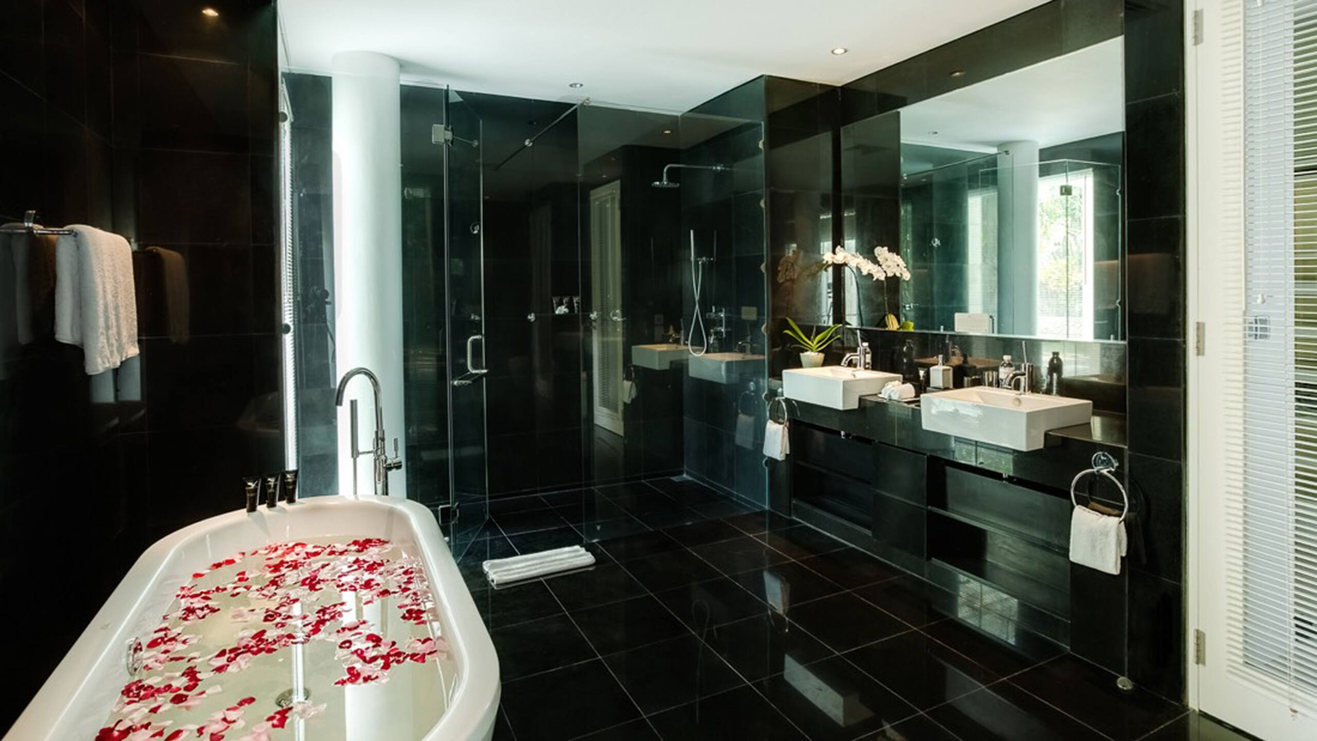 5BR Resort Villa w / Jacuzzi & Pool 16