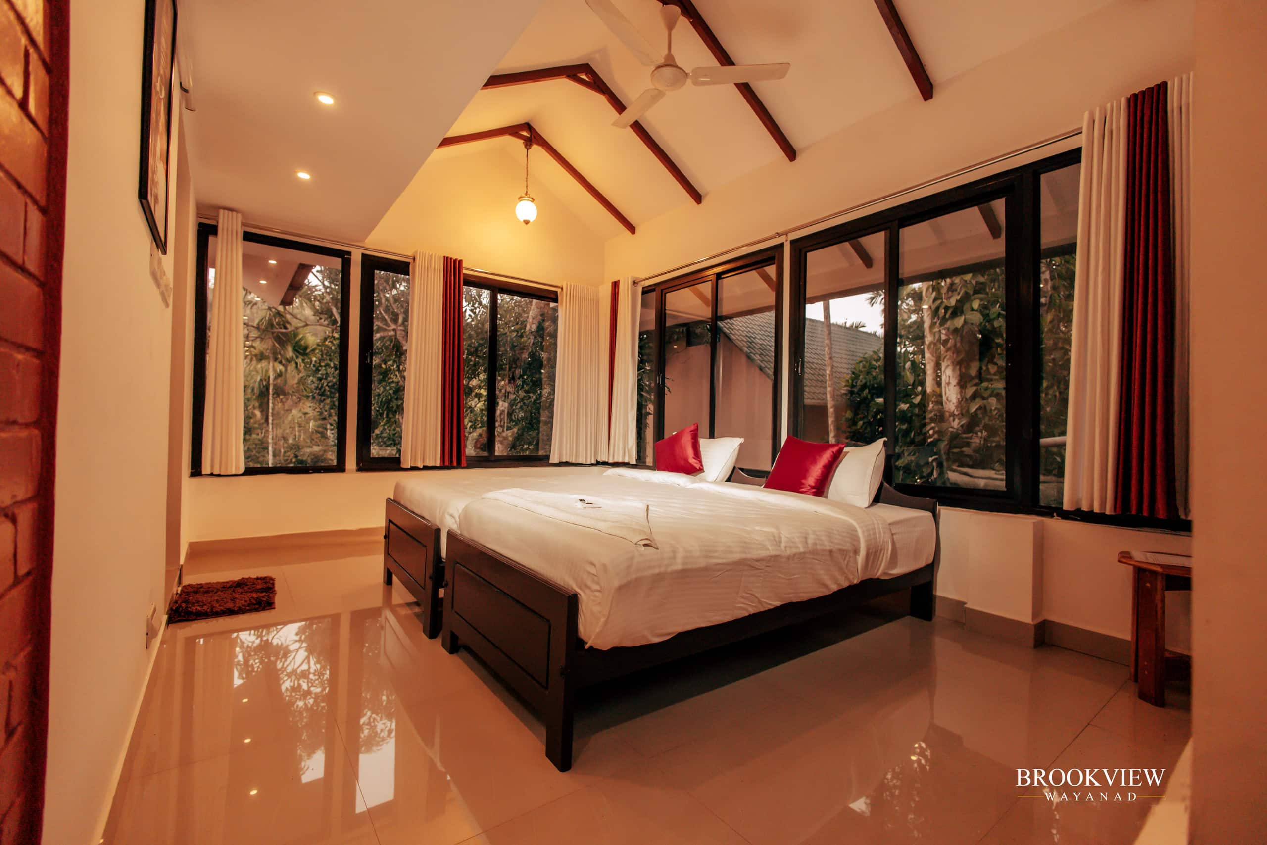 "Brookview"-Mesmerizing Coffee Villa with Pool 3BR 3