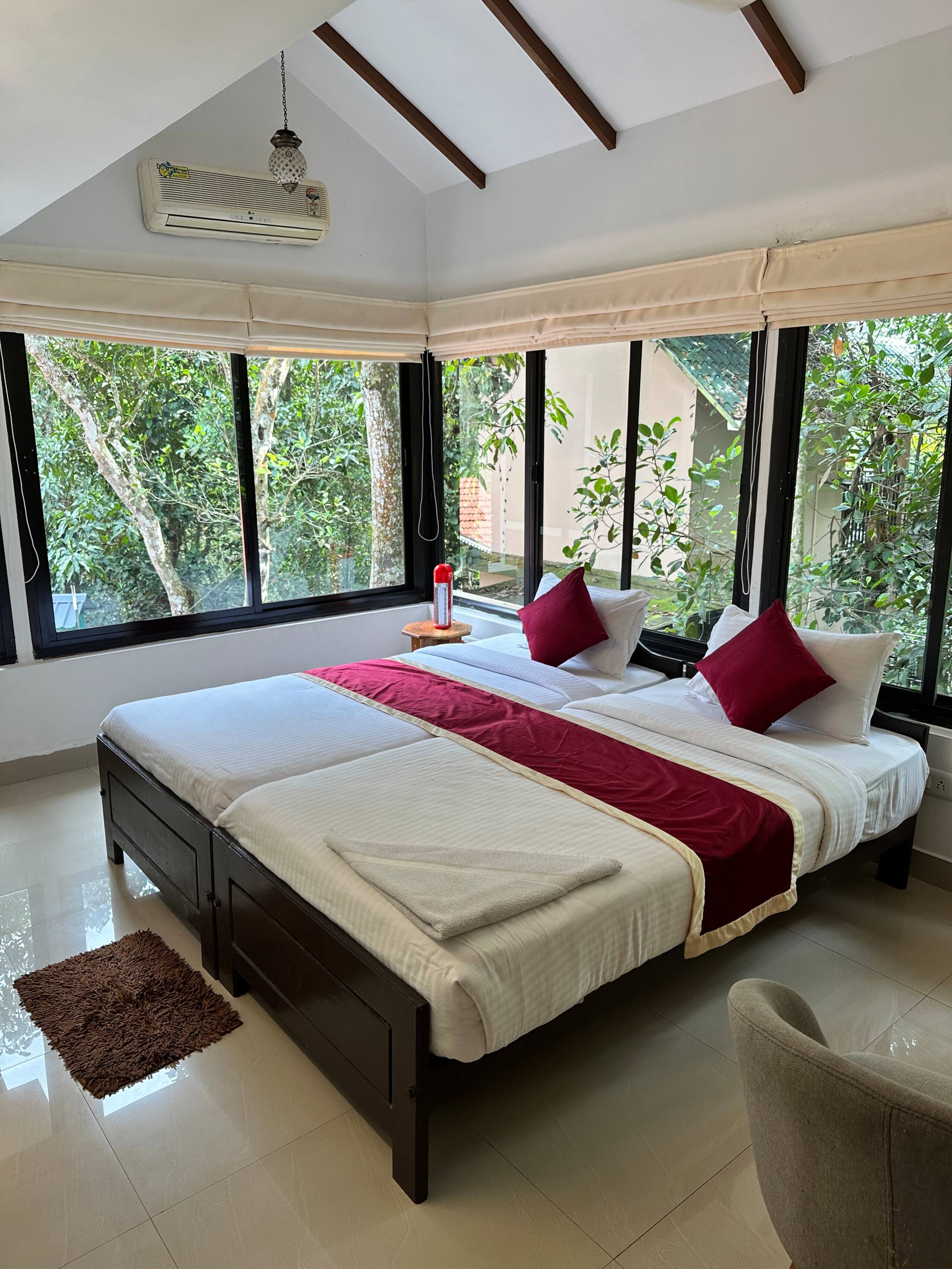 "Brookview"-Mesmerizing Coffee Villa with Pool 3BR 4
