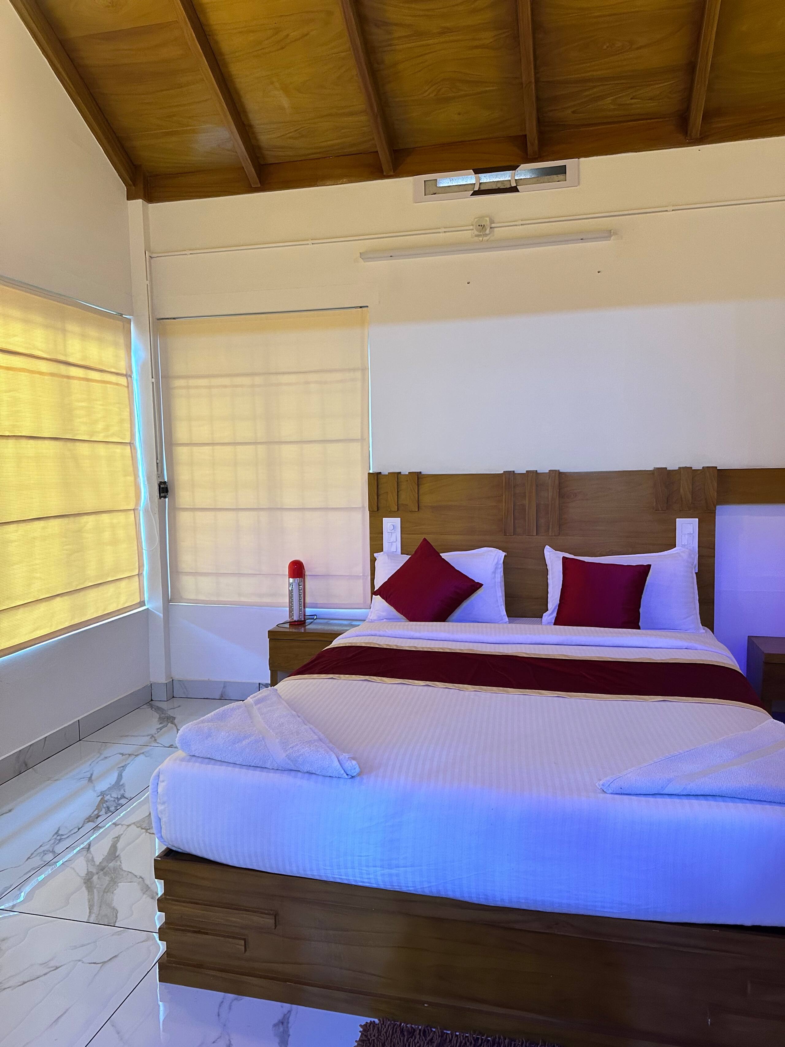 "Brookview"-Mesmerizing Coffee Villa with Pool 3BR 5