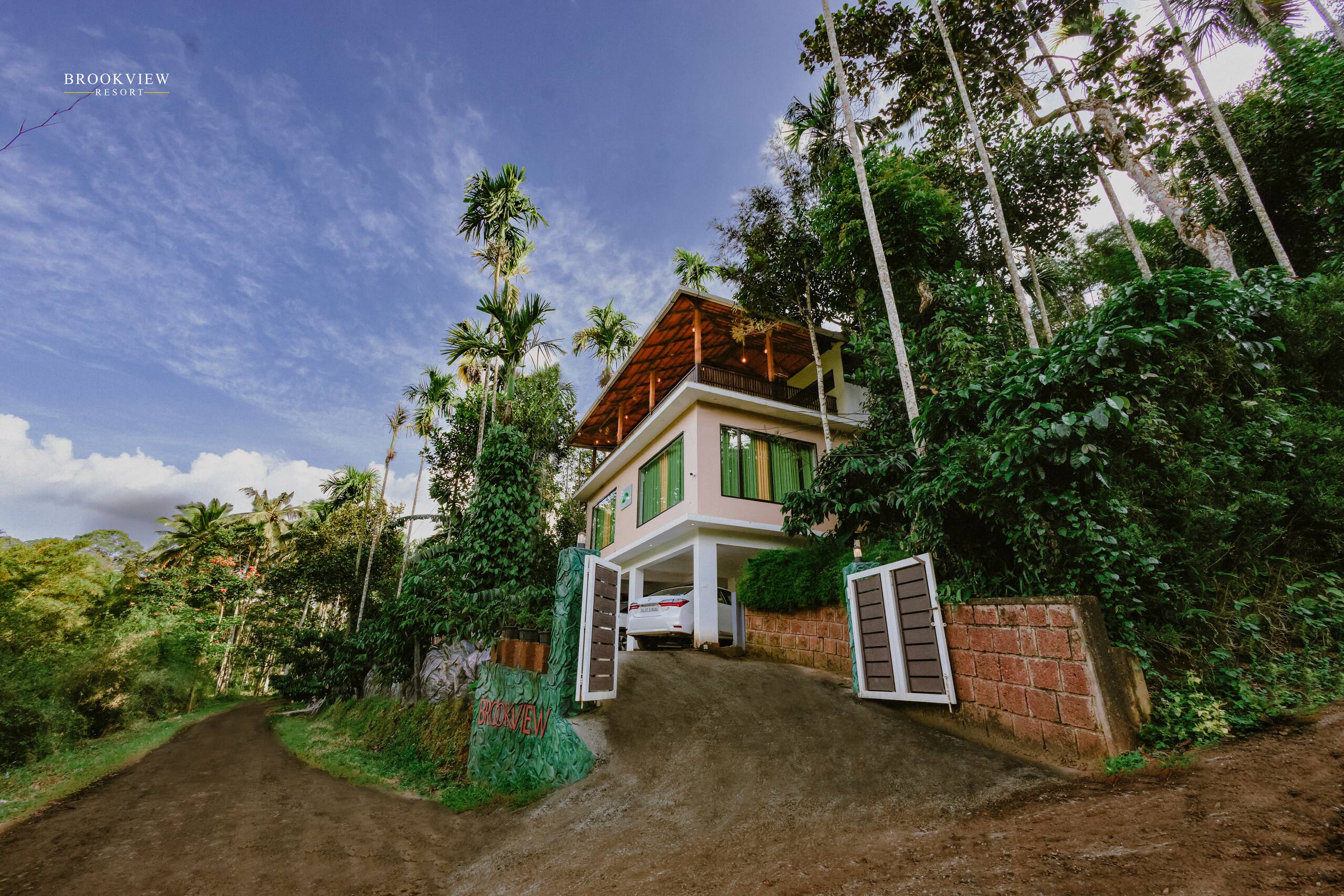 "Brookview"-Mesmerizing Coffee Villa with Pool 3BR