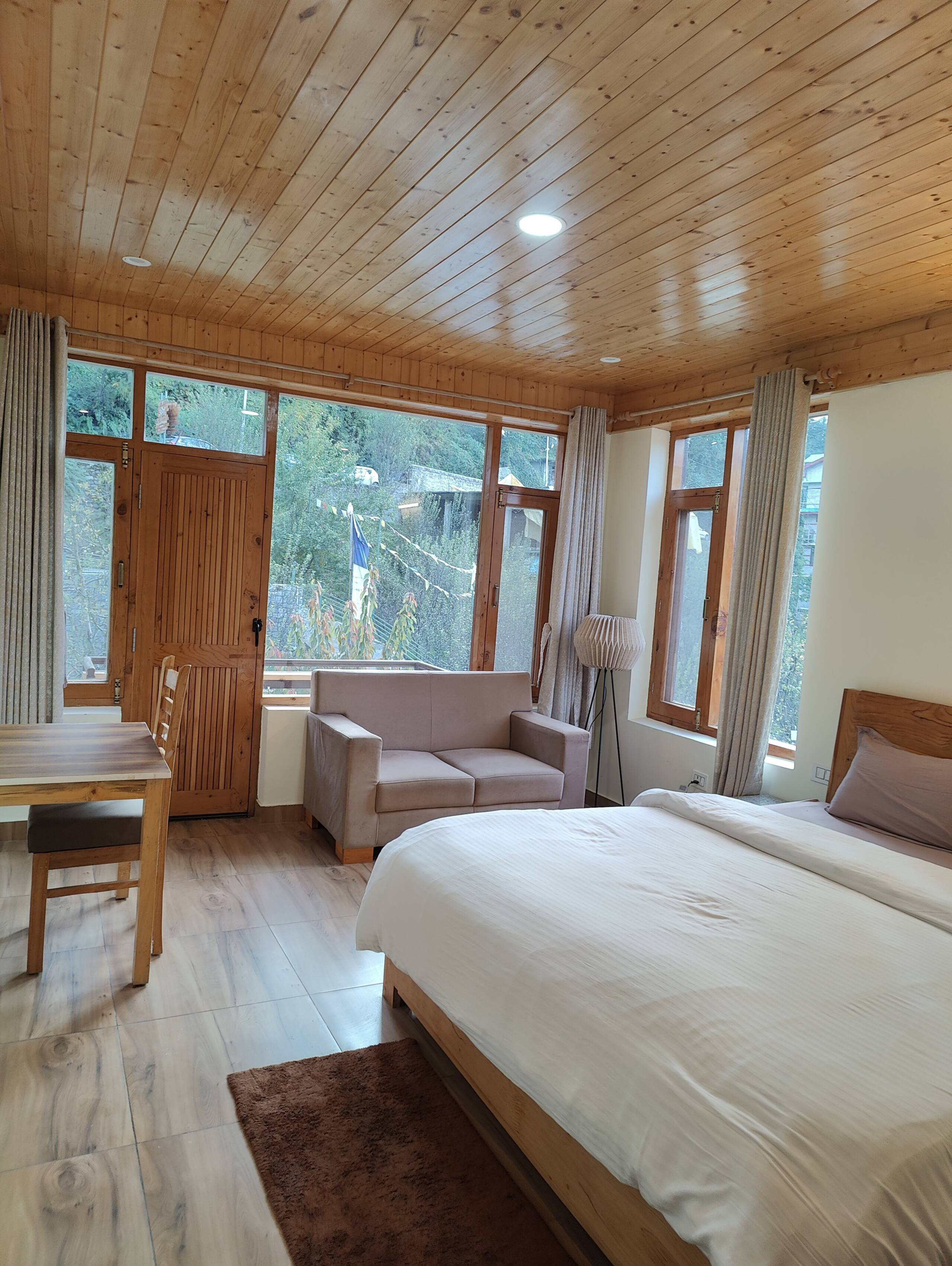 Yutori Homestay Manali | 6-BR Villa 18
