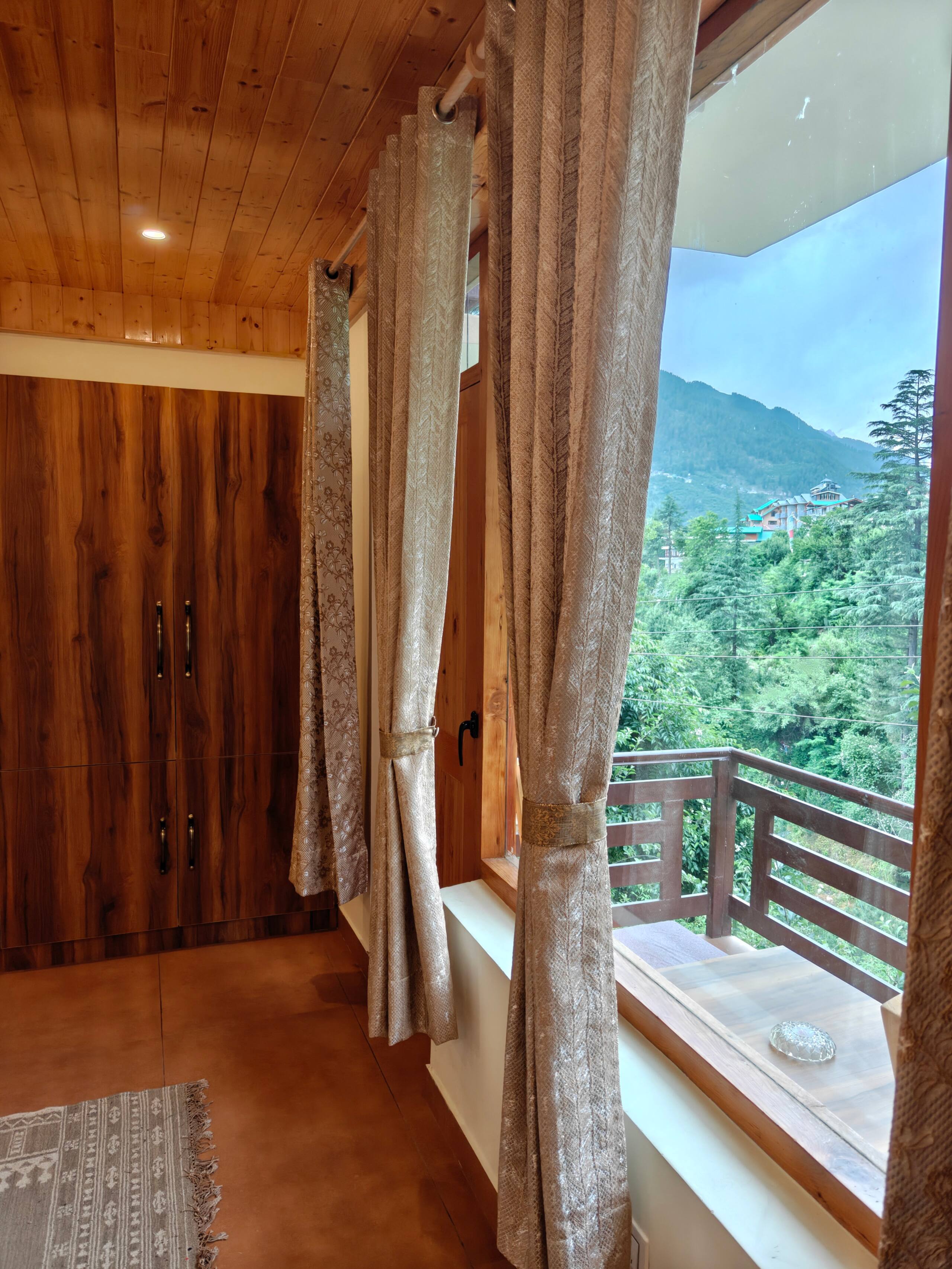 Yutori Homestay Manali | 6-BR Villa 34
