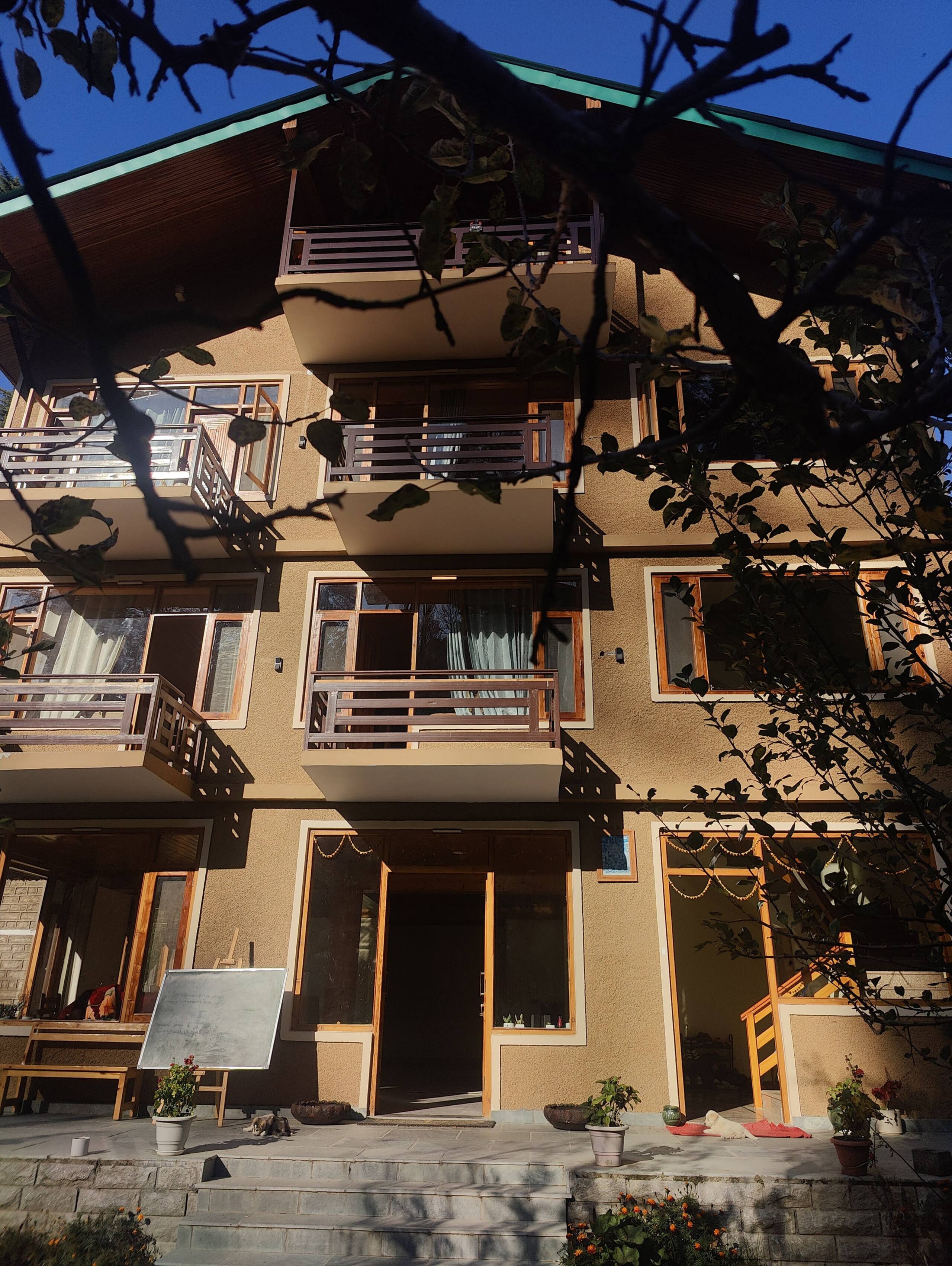 Yutori Homestay Manali | 6-BR Villa 4
