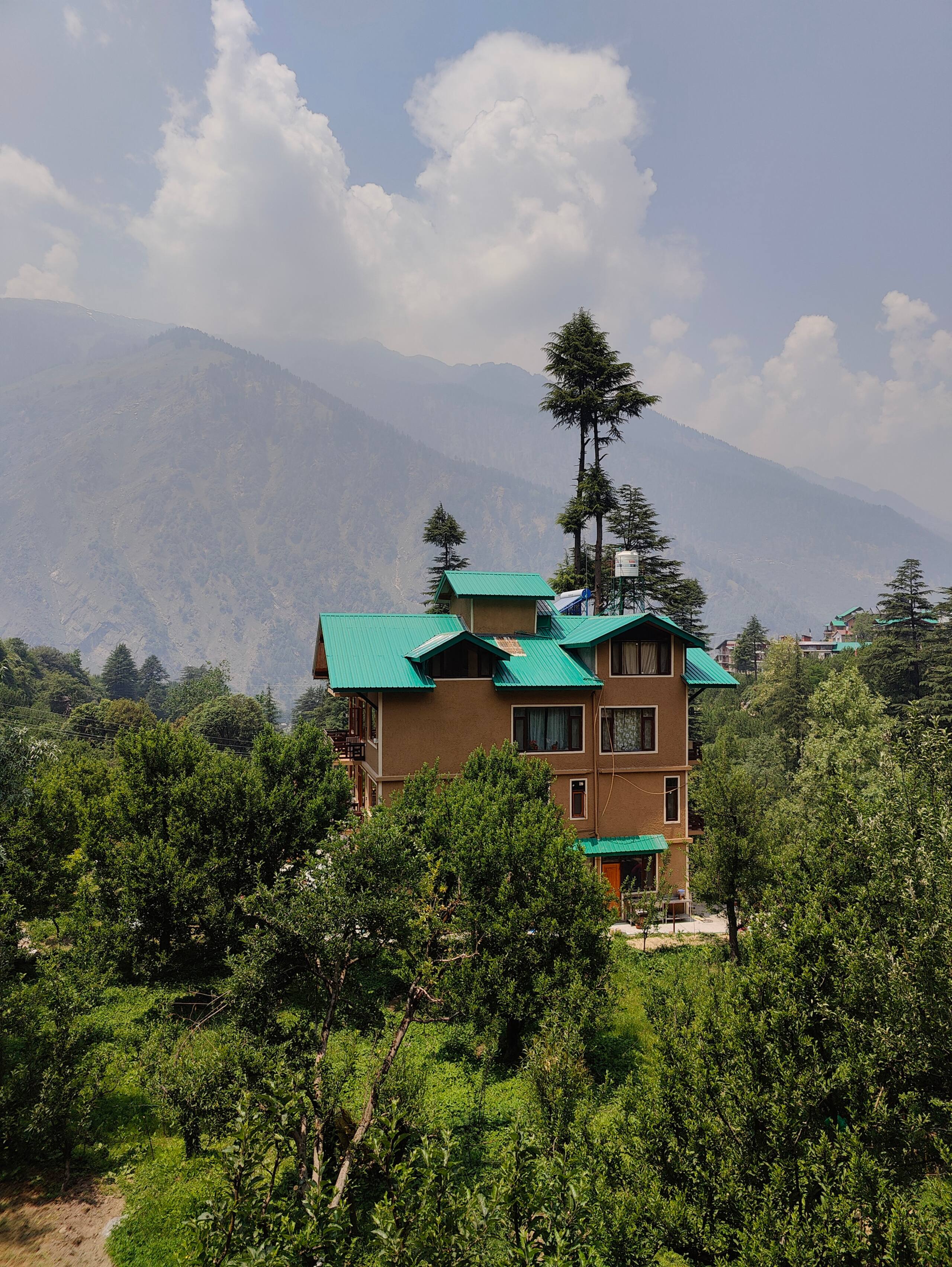 Yutori Homestay Manali | 6-BR Villa 6