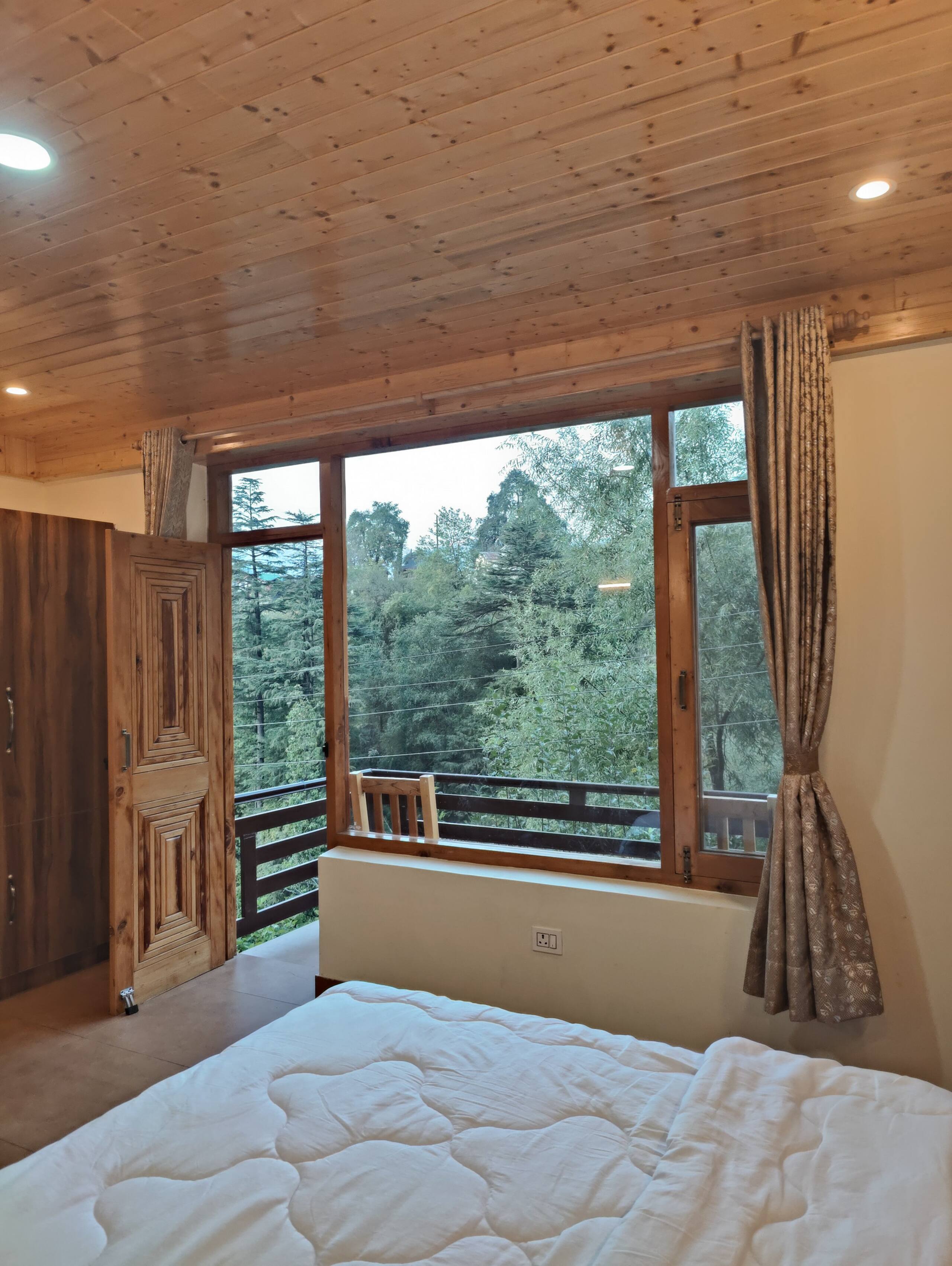 Yutori Homestay Manali | 6-BR Villa 32
