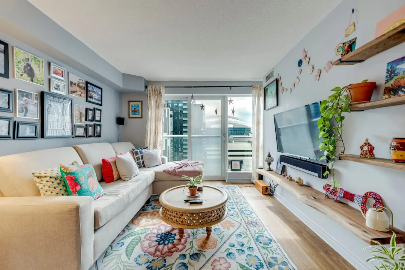 Stylish 1BR Condo Large Home Office City Views 1