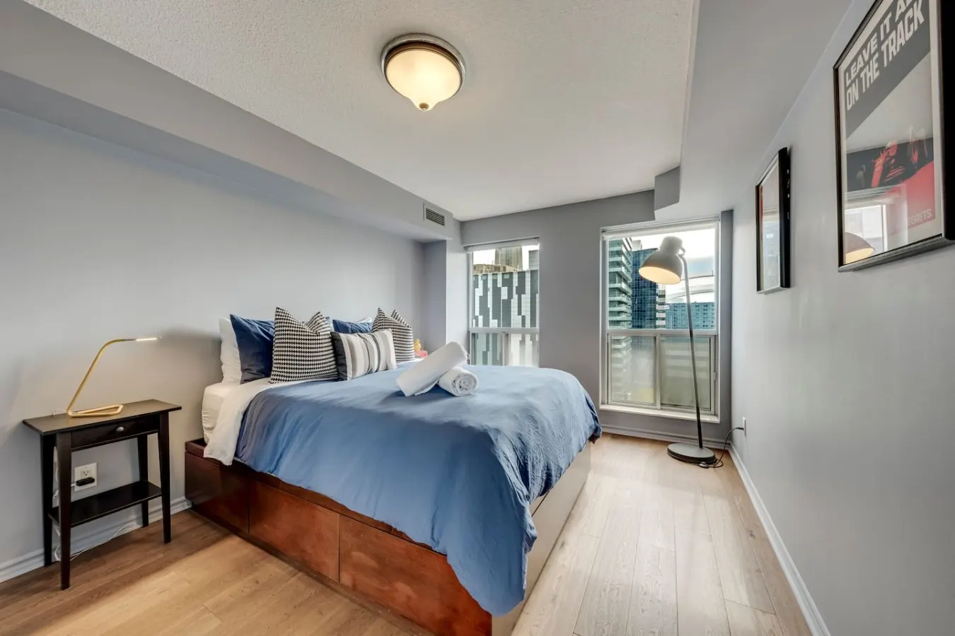 Stylish 1BR Condo Large Home Office City Views 3