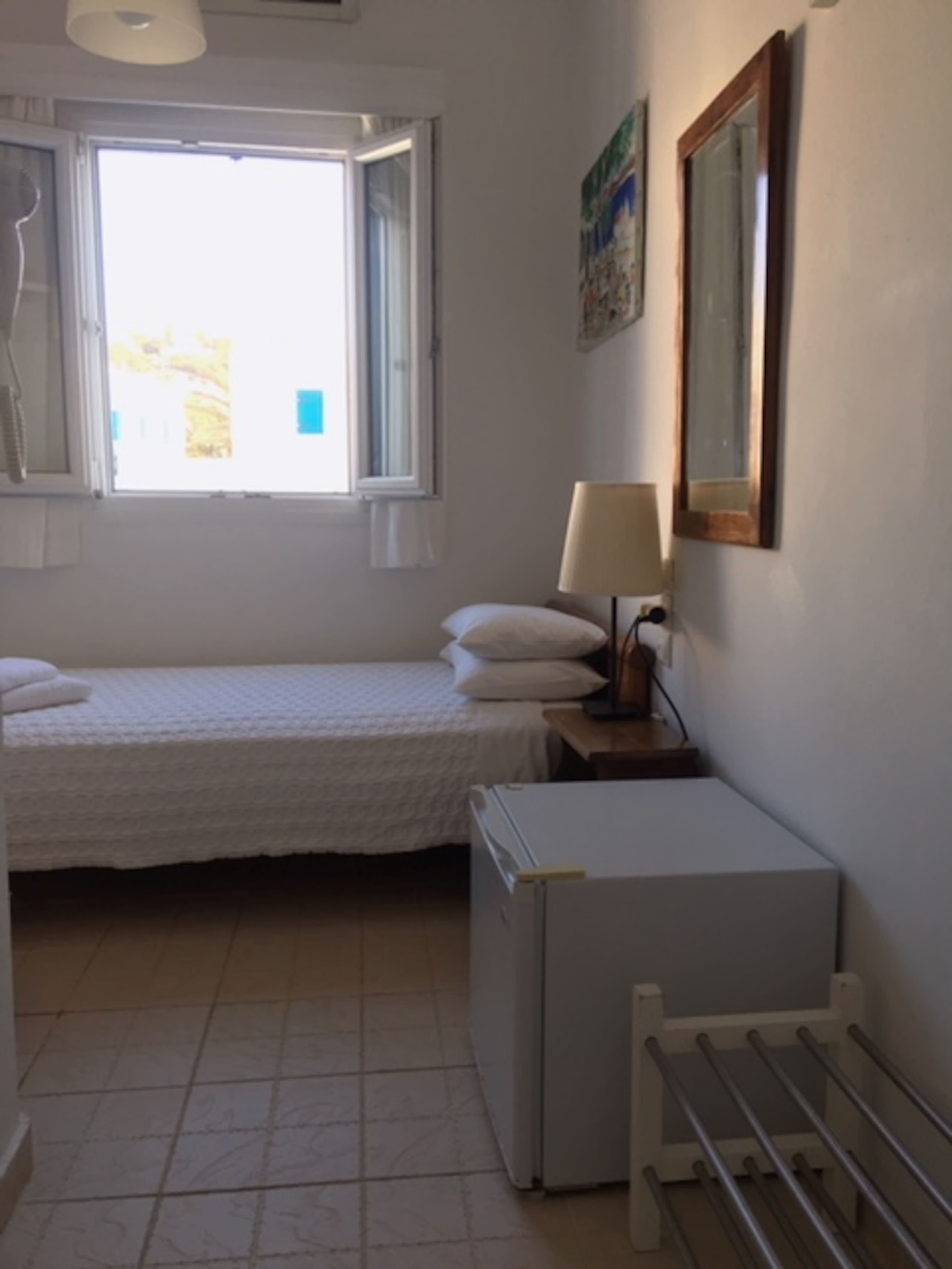 Small single room (tiny bathroom) in Mykonos town
