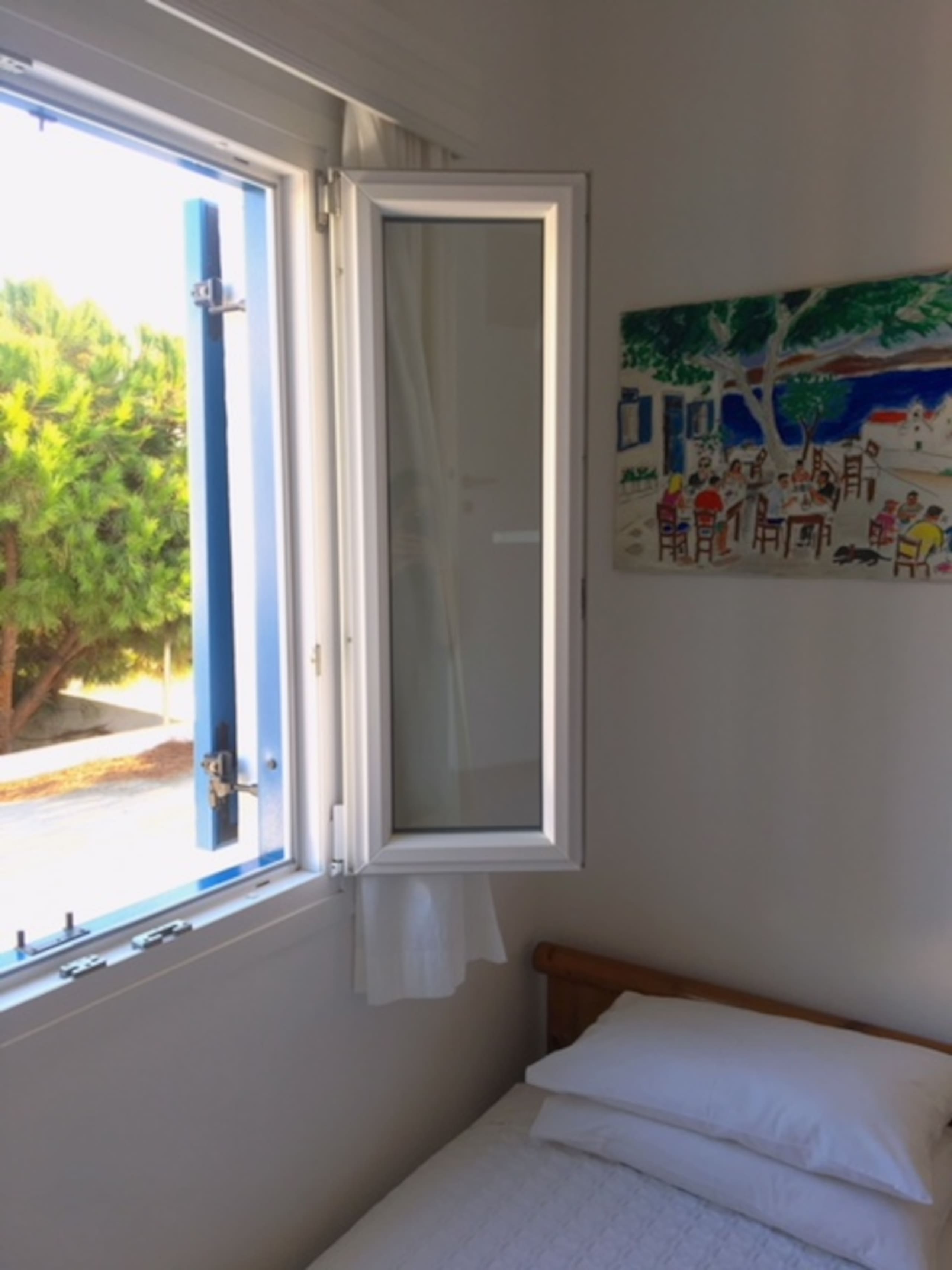 Small single room (tiny bathroom) in Mykonos town — photo 4
