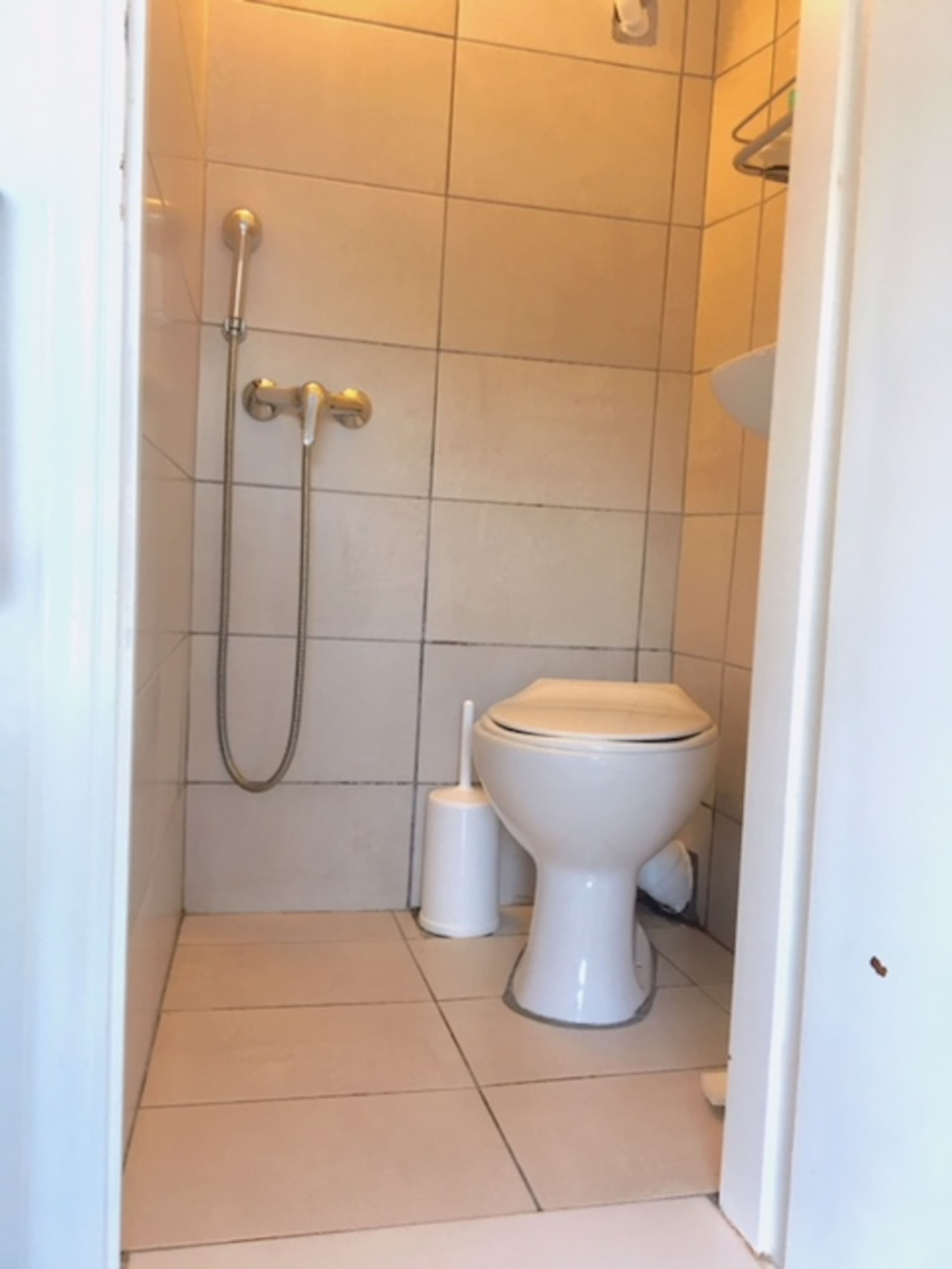 Small single room (tiny bathroom) in Mykonos town — photo 3