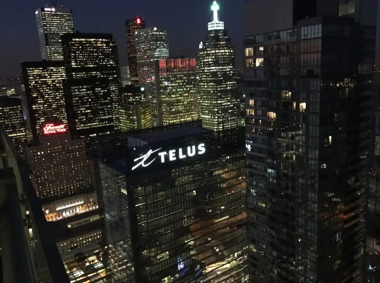 Downtown Toronto: City Skyline View! 1