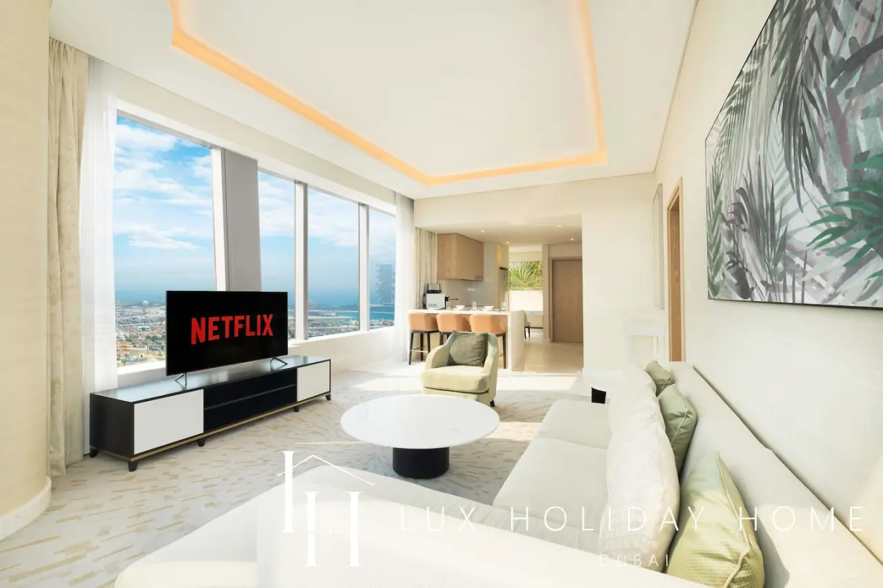 LUX Iconic Views at The Palm Tower Suite 3 2