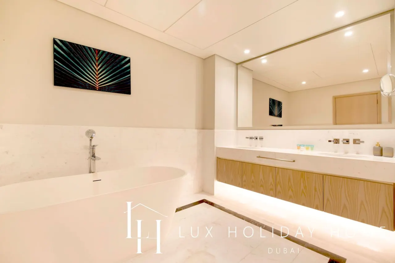 LUX Iconic Views at The Palm Tower Suite 3 16