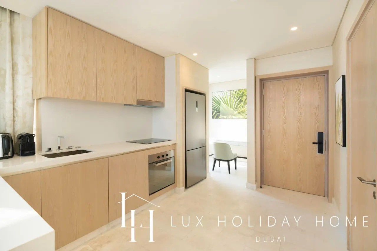 LUX Iconic Views at The Palm Tower Suite 3 17