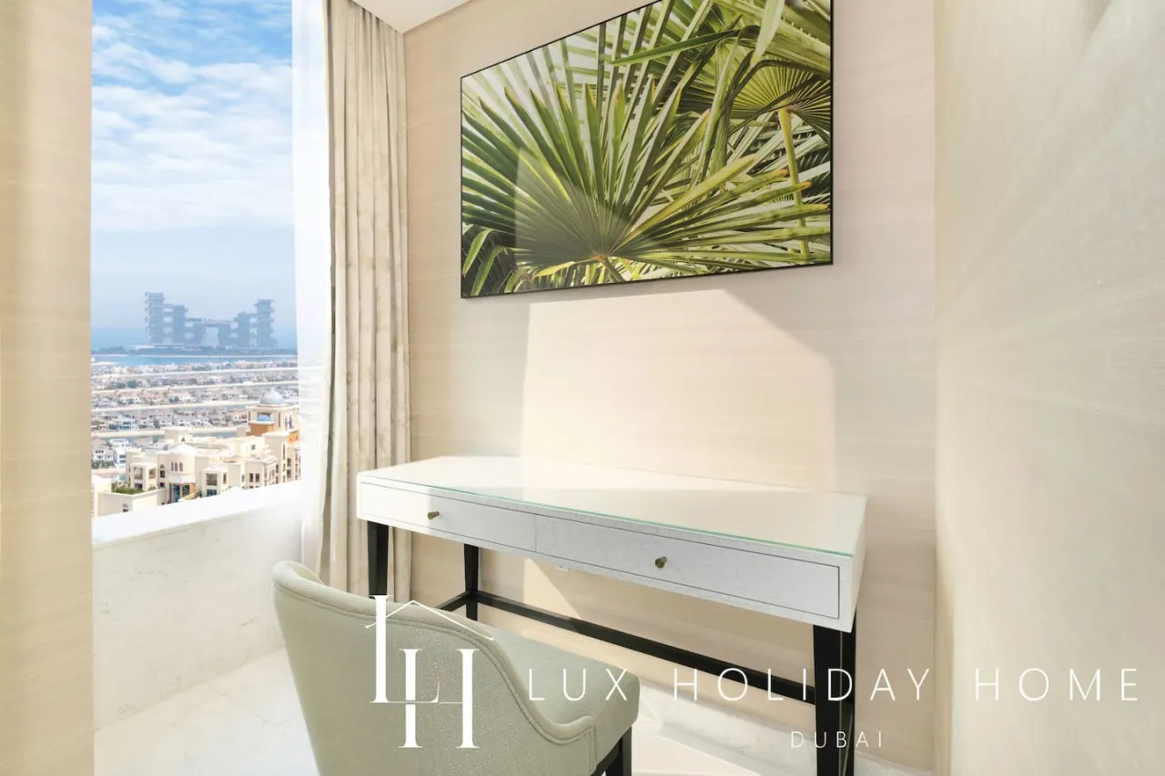 LUX Iconic Views at The Palm Tower Suite 3 18