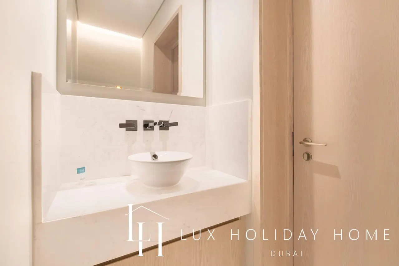 LUX Iconic Views at The Palm Tower Suite 3 20