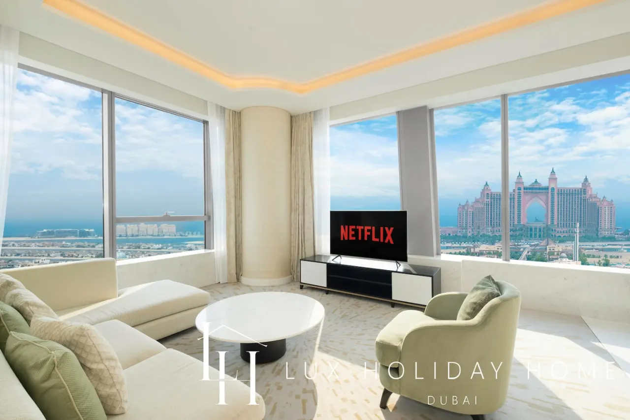 LUX Iconic Views at The Palm Tower Suite 3 6