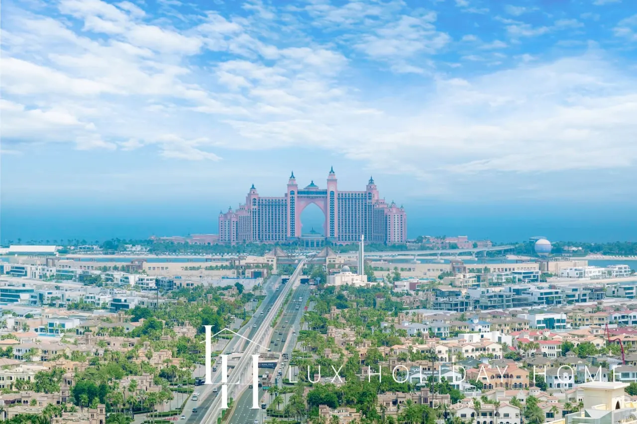 LUX Iconic Views at The Palm Tower Suite 3 7