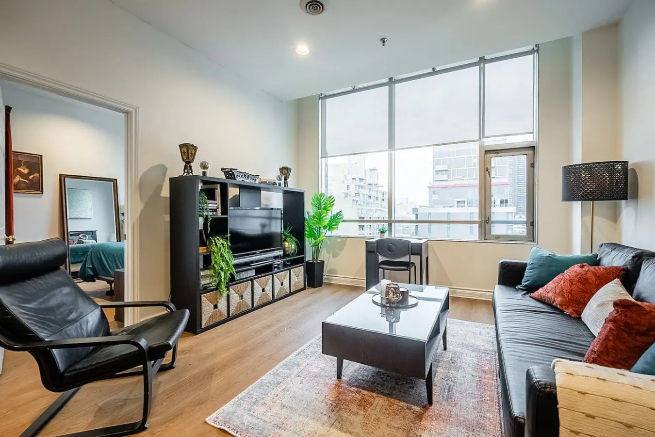 Newly Designed 2BR Condo Prime Area Parking 13