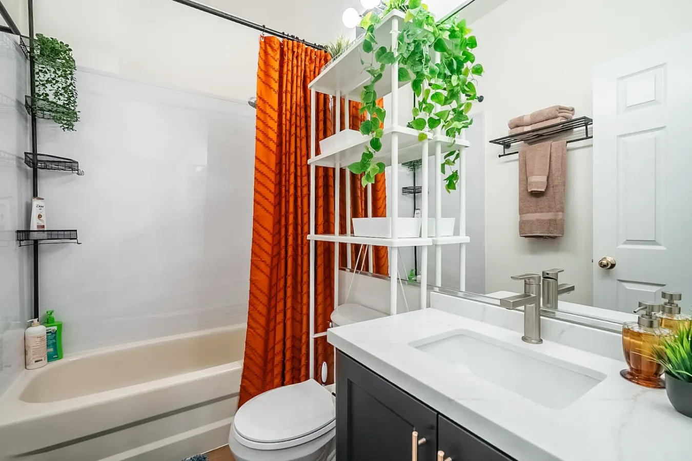 Newly Designed 2BR Condo Prime Area Parking 6