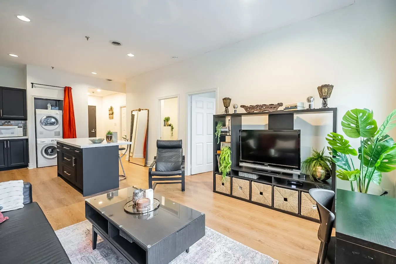 Newly Designed 2BR Condo Prime Area Parking 8