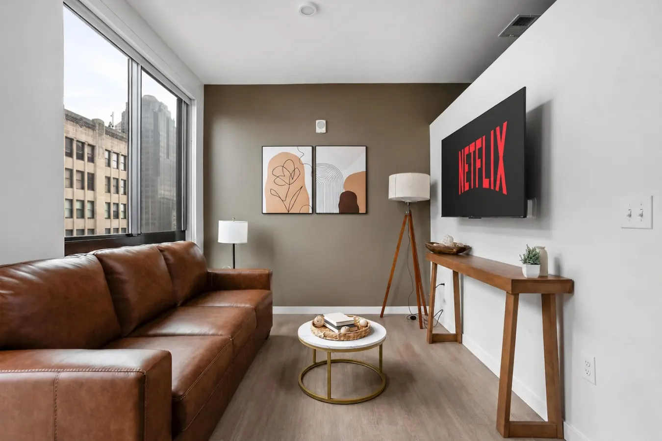 Ultra Luxury Building: Executive Lounge+Pool+Gym