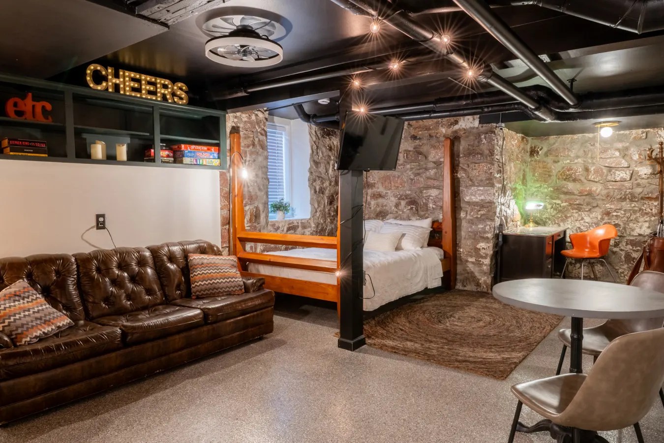 1925 Speakeasy: Sauna, hot tub, walk downtown 9