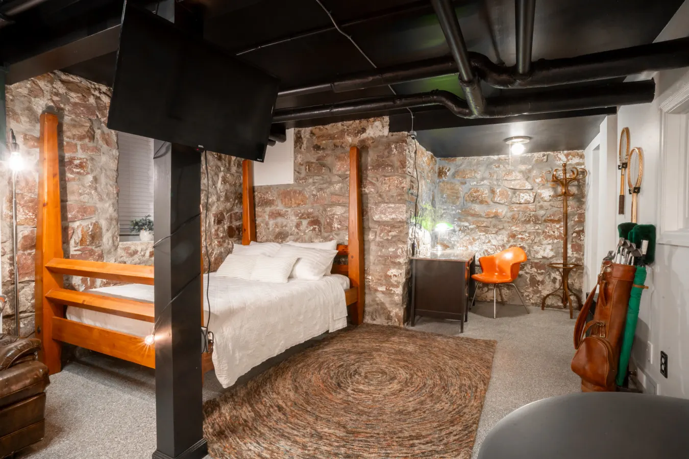 1925 Speakeasy: Sauna, hot tub, walk downtown 11