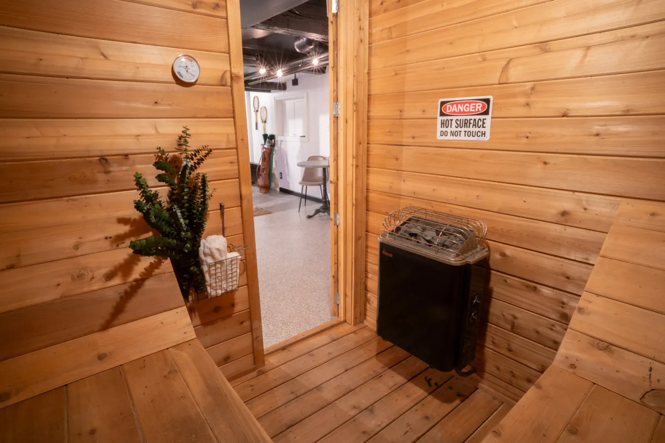 1925 Speakeasy: Sauna, hot tub, walk downtown — photo 3
