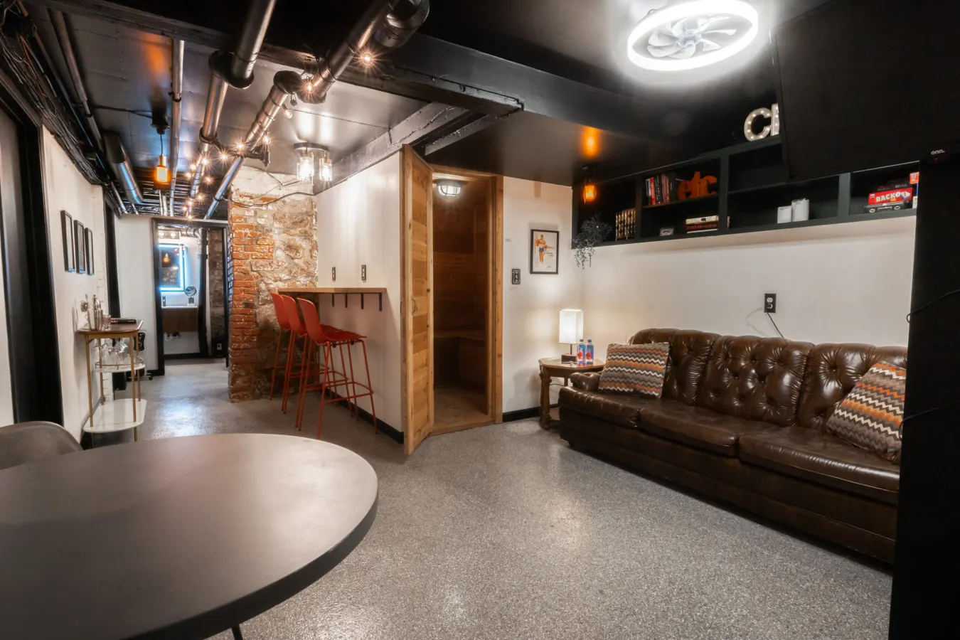 1925 Speakeasy: Sauna, hot tub, walk downtown 6