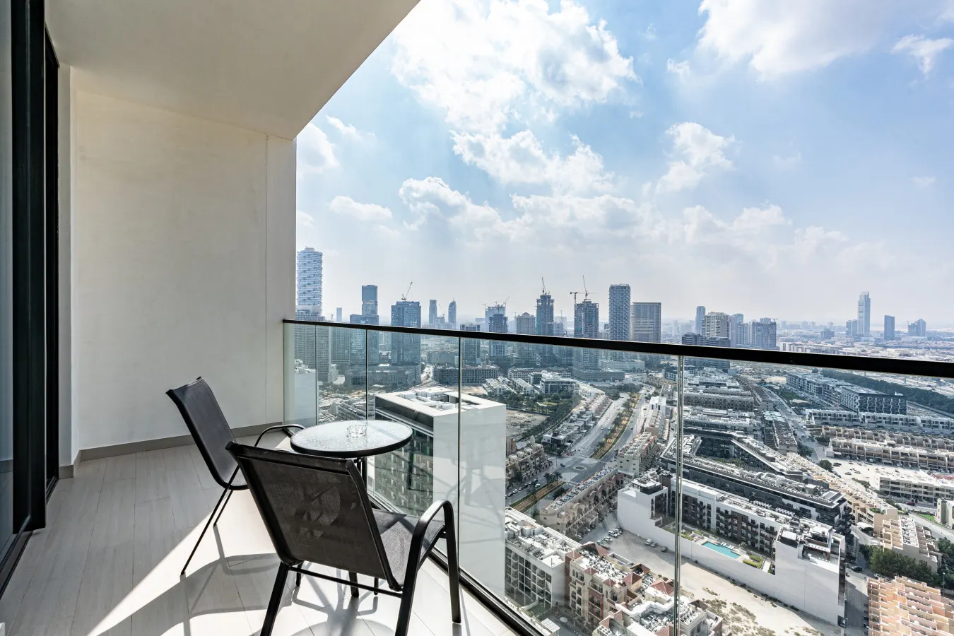Sleek Modern Home in the Heart of JVC — photo 3