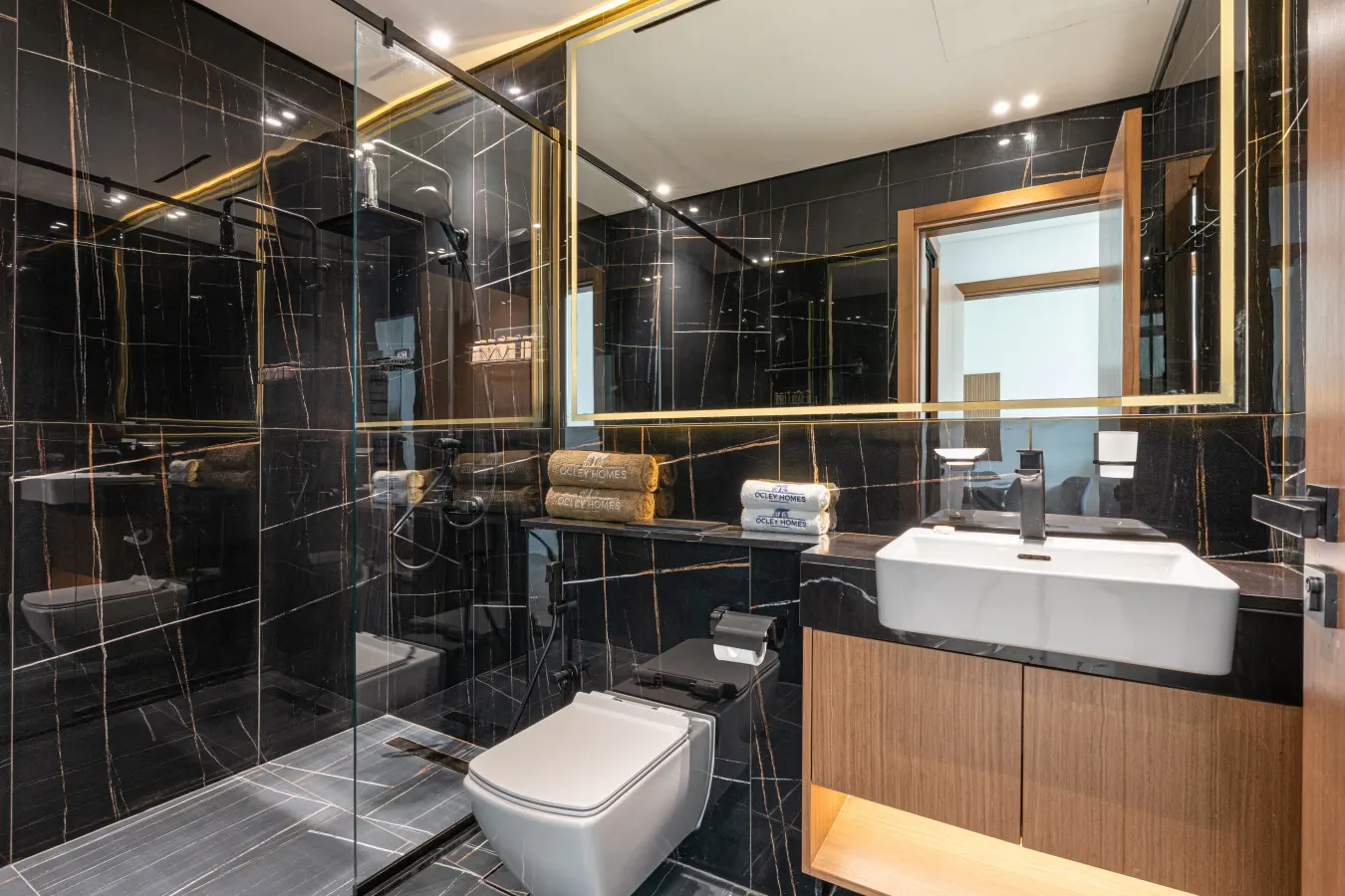 Sleek Modern Home in the Heart of JVC — photo 4
