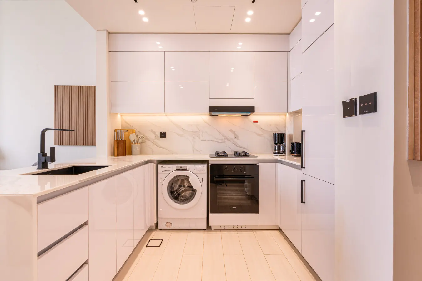Sleek Modern Home in the Heart of JVC — photo 5