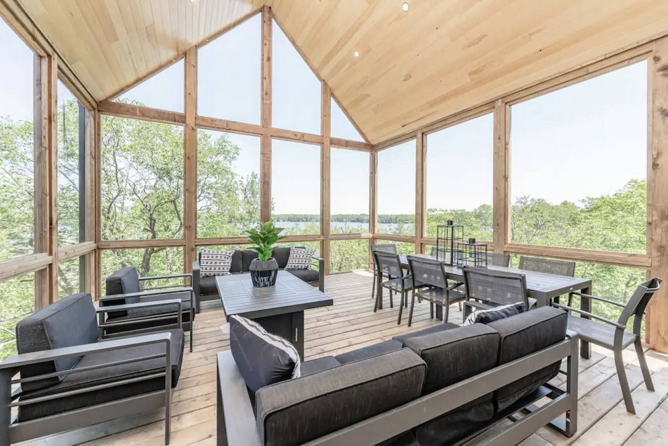 Muskoka Luxury Lake House—Unique & Tranquil Getaway | 4BR 2.5BA for 8 | Pool Table, Fire Pit, BBQ & More — photo 2