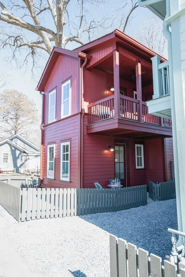 PatioPad~UltraWalkable~Fenced~Pets~Design2Delight! - Double Room 12